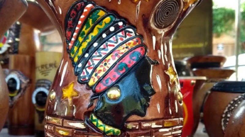 CUIA AFRO / TURBANTE Porongo excelente qualidade Materiais de primeira linha Arte feita detalhe por detalhe a mão livre alto relevo Cores vibrantes, Textura excelente, Ótimo tamanho, Vai pouca erva!